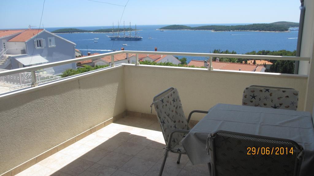 J&B Holiday House Hvar هفار المظهر الخارجي الصورة